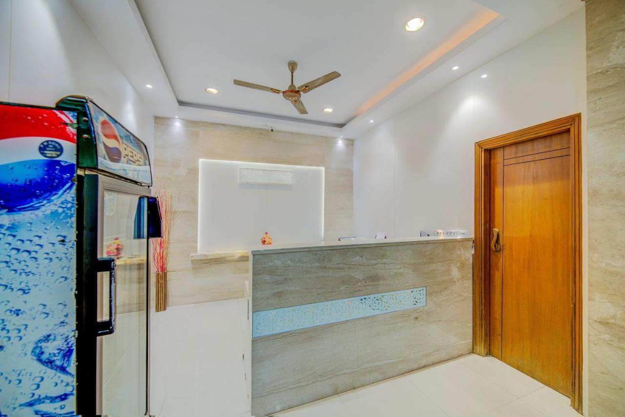 Oyo 18431 Hotel Celestee Grand 海得拉巴 外观 照片
