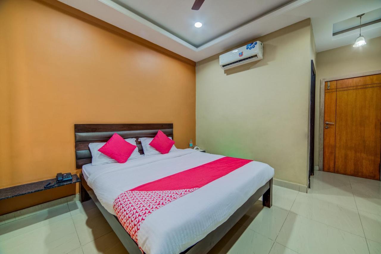 Oyo 18431 Hotel Celestee Grand 海得拉巴 外观 照片