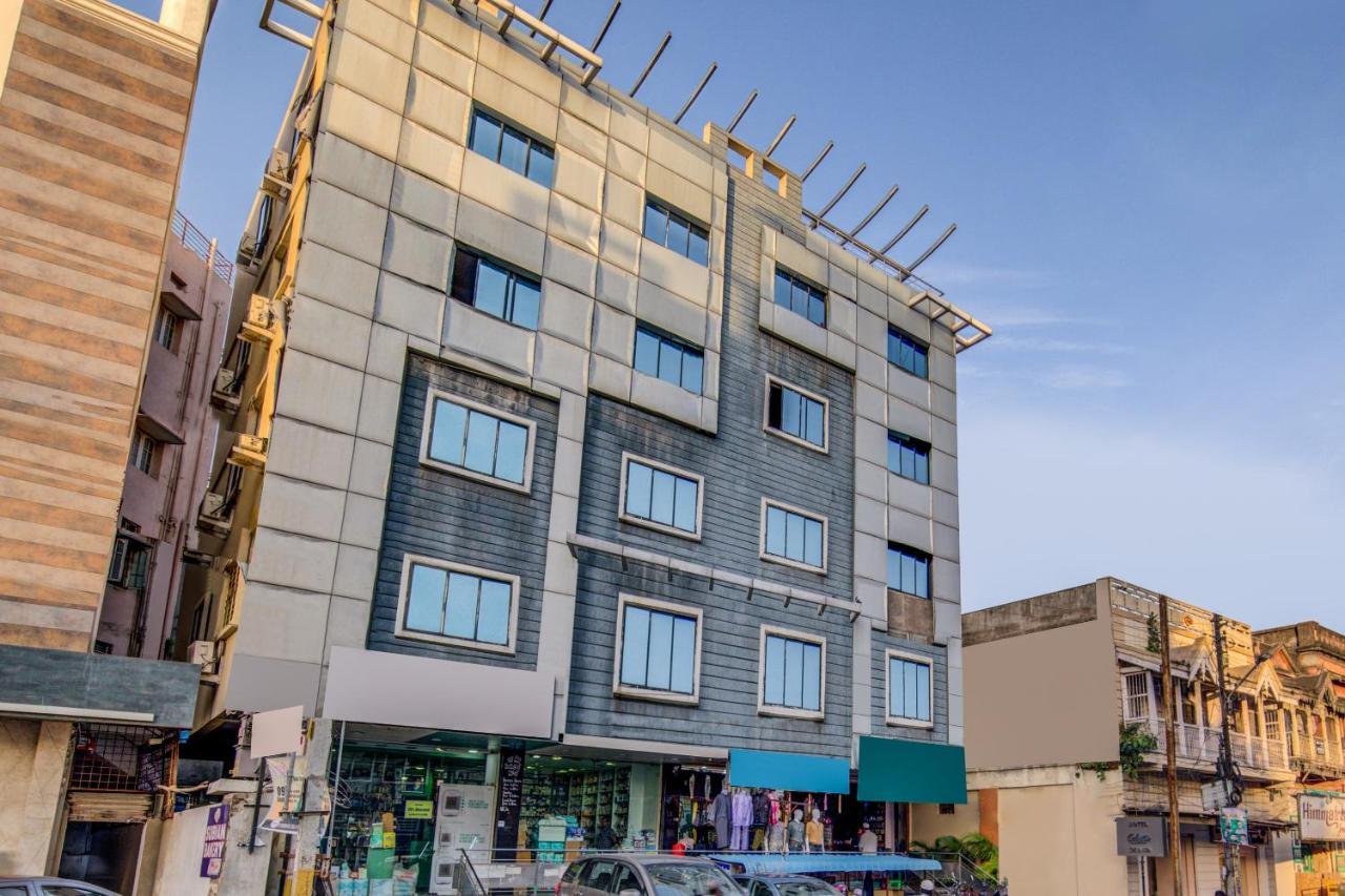 Oyo 18431 Hotel Celestee Grand 海得拉巴 外观 照片
